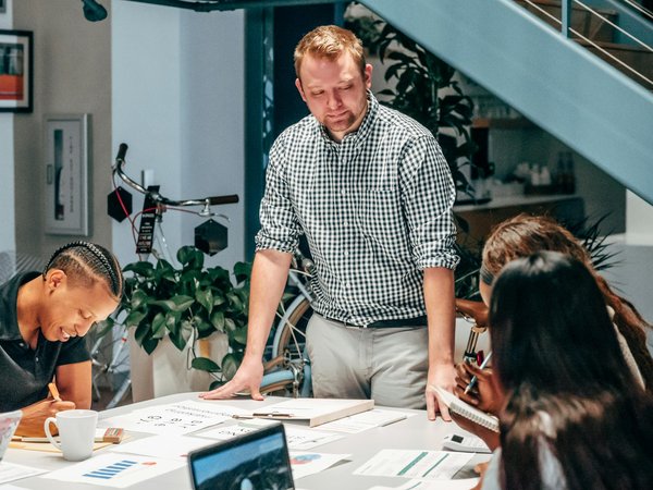 Comment éviter les conflits en entreprise grâce à des conseils juridiques sur le licenciement